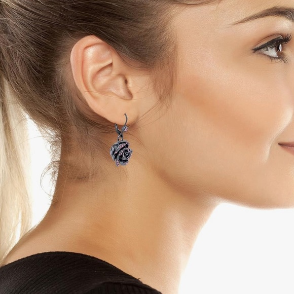 New BETSEY JOHNSON metal black rose earrings with pink rhinestones - Picture 2 of 4